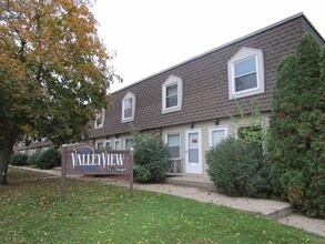 Valley View Townhomes in Onalaska, WI - Building Photo - Building Photo