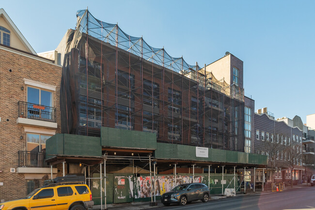 870 Metropolitan Ave in Brooklyn, NY - Building Photo - Building Photo