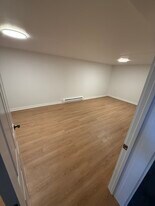 27 Alpine Dr in Burlington, CT - Building Photo