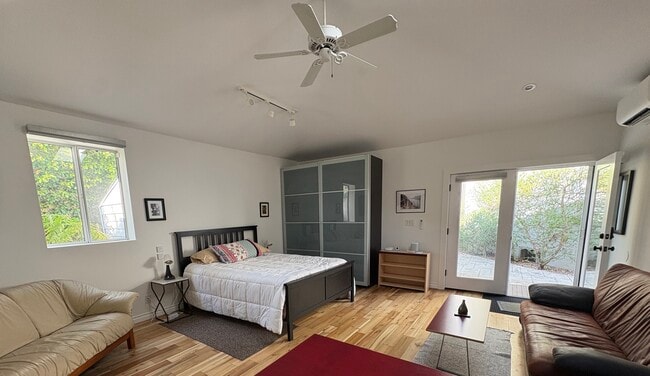 property at 3139 Veteran Ave