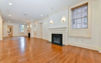 458 Beacon St, Unit 3E in Boston, MA - Building Photo - Building Photo
