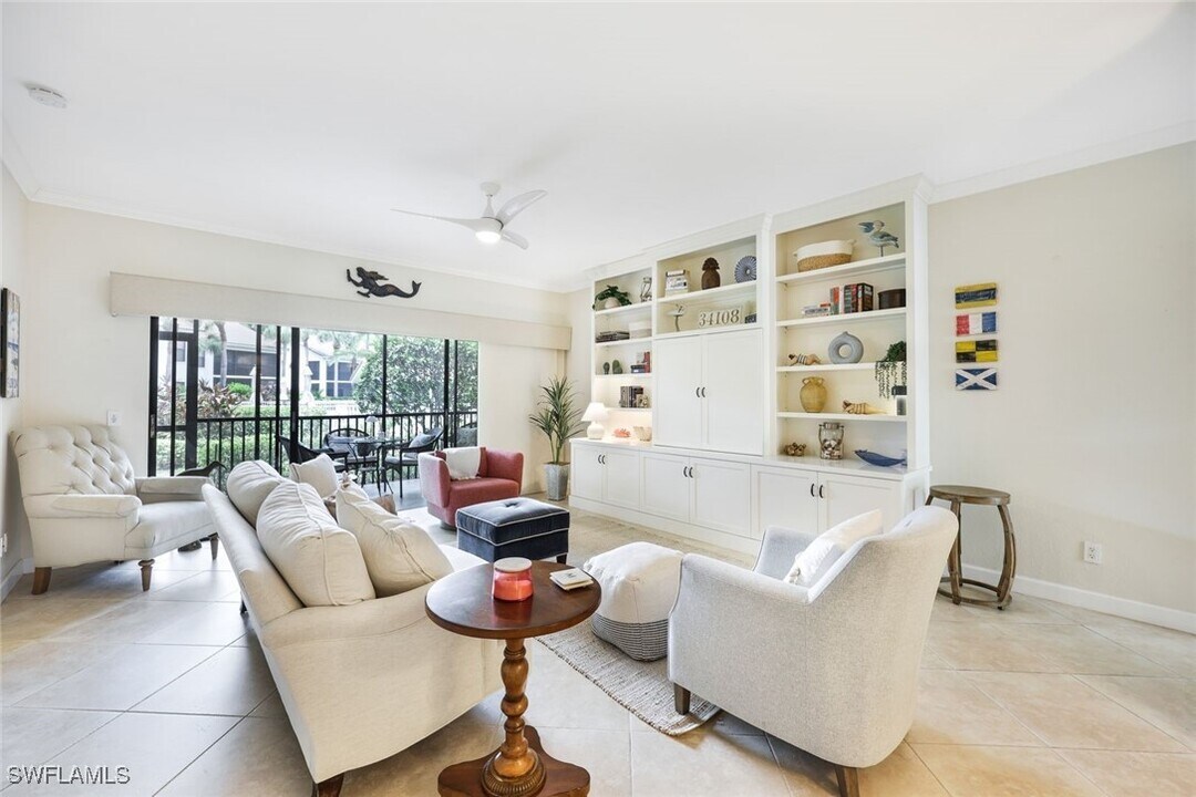 611 Serendipity Dr in Naples, FL - Building Photo