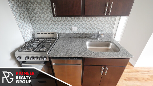 910 W George St, Unit 3