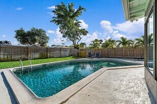 4193 Hyacinth Cir N in Palm Beach Gardens, FL - Building Photo