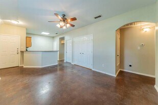 122 Sunburst Ct in Weatherford, TX - Building Photo