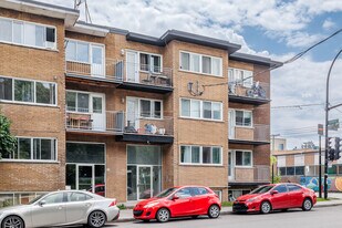 5740 De Salaberry Rue in Montréal, QC - Building Photo