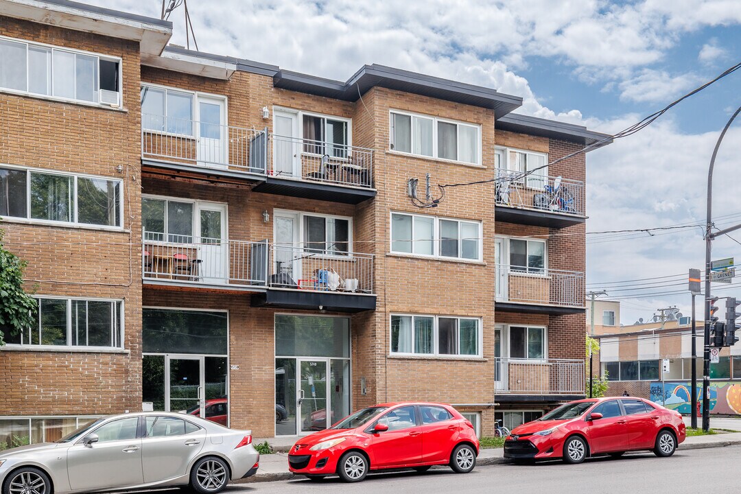 5740 De Salaberry Rue in Montréal, QC - Building Photo