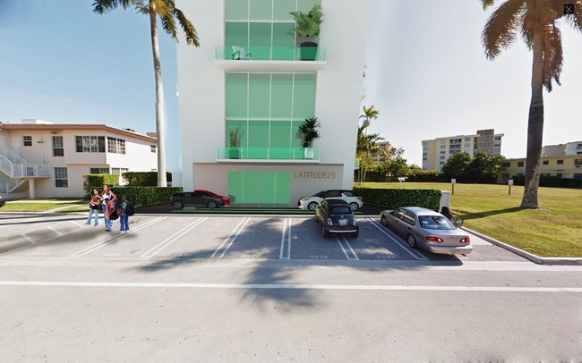 1130 93rd St in Bay Harbor Islands, FL - Foto de edificio - Building Photo