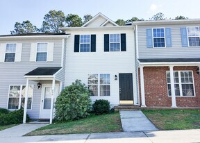 204 Meadowbrook Ln in Jacksonville, NC - Building Photo