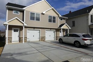 381 Highland St in South Amboy, NJ - Building Photo