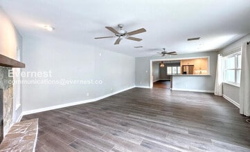 111 Carlyle Dr in Palm Harbor, FL - Foto de edificio - Building Photo