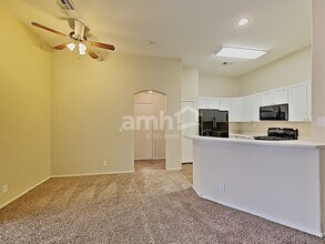 5904 Arrowleaf St in North Las Vegas, NV - Foto de edificio - Building Photo