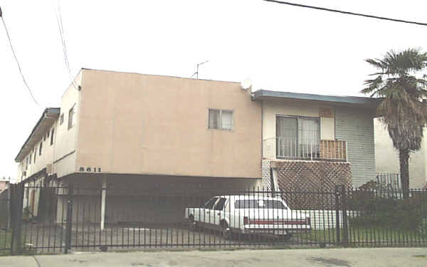 8611 Cedros Ave in Panorama City, CA - Building Photo - Building Photo