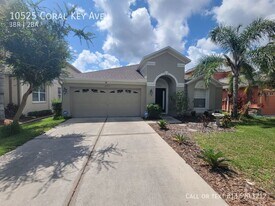 10525 Coral Key Ave in Tampa, FL - Building Photo