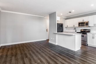 91 Wellesley Street in Toronto, ON - Building Photo - Interior Photo