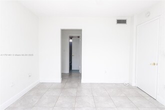 2930 Point E Dr in Aventura, FL - Building Photo - Building Photo