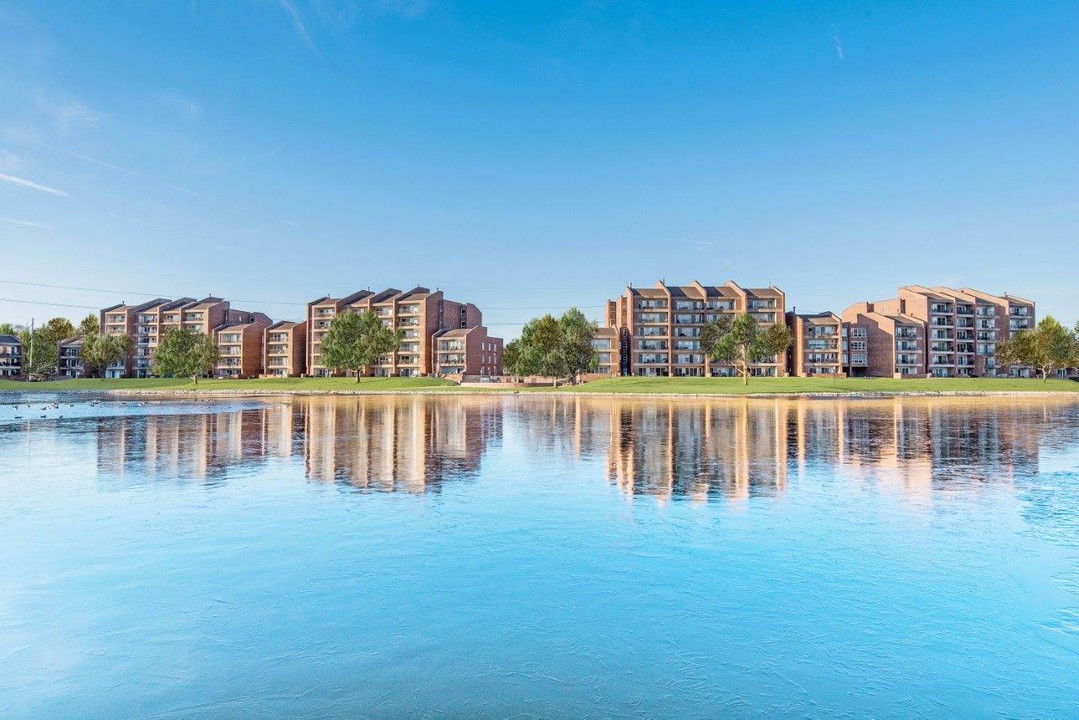 Regency Lakeside Apartment Homes in Omaha, NE - Building Photo