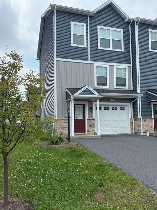 120 Veery Wy in Port Matilda, PA - Building Photo