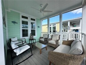 378 NE Wharf Way in Ocean Breeze, FL - Foto de edificio - Building Photo