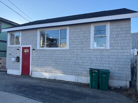 140 Ashworth Ave in Hampton, NH - Building Photo