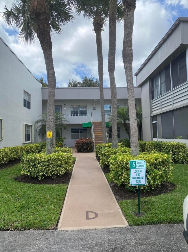 148 Normandy Ln in Delray Beach, FL - Building Photo - Building Photo