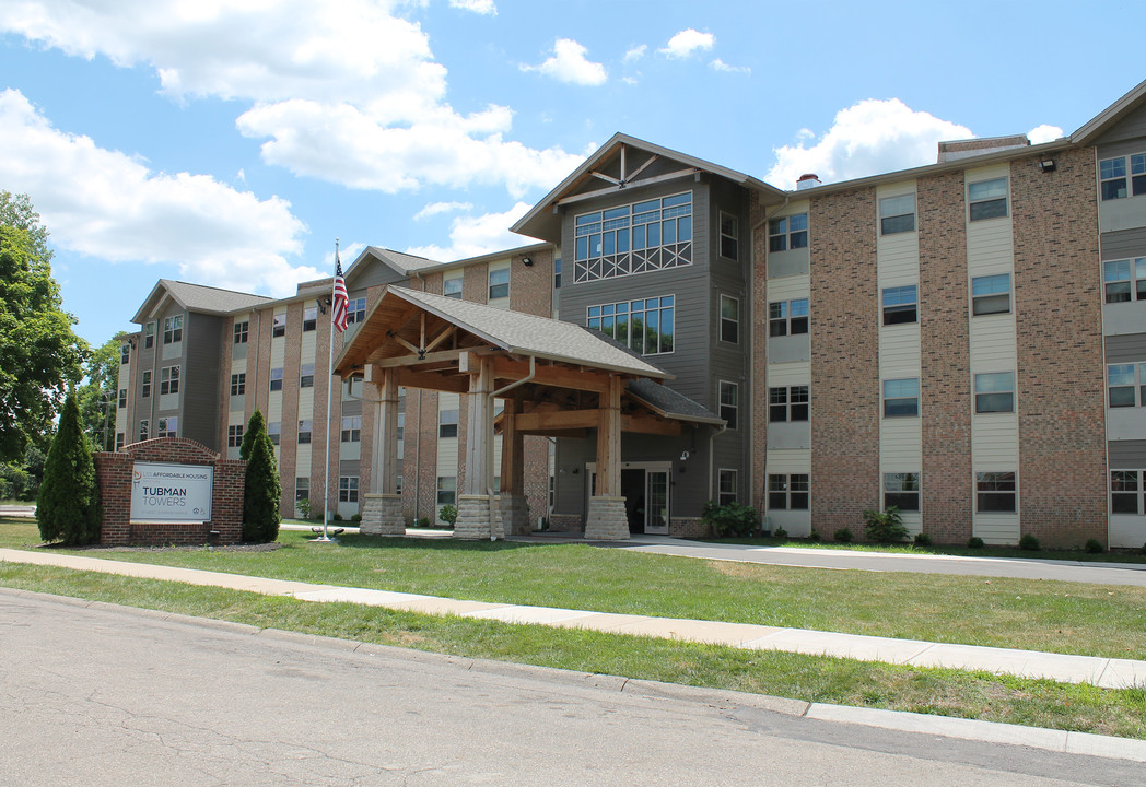 Tubman Towers in Springfield, OH - Foto de edificio