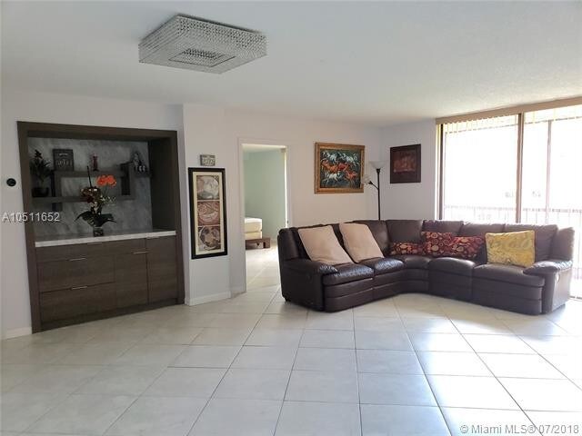 17500 N Bay Rd-Unit -S602 in Sunny Isles Beach, FL - Building Photo
