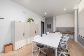 The Iris in Los Angeles, CA - Foto de edificio - Interior Photo