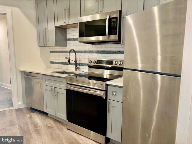 6601 Ridge Ave in Philadelphia, PA - Building Photo - Building Photo