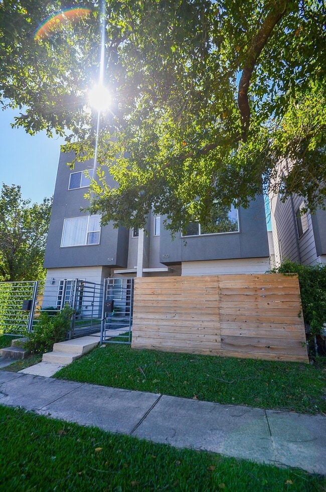 1522 Blodgett St in Houston, TX - Building Photo - Building Photo