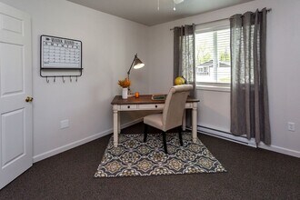 3813 E 27th St in Des Moines, IA - Building Photo - Building Photo