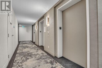 215 Wynford Dr in Toronto, ON - Building Photo - Building Photo