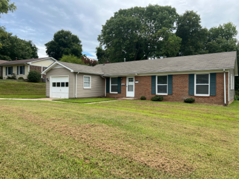 2370 Buckingham Rd in Burlington, NC - Building Photo