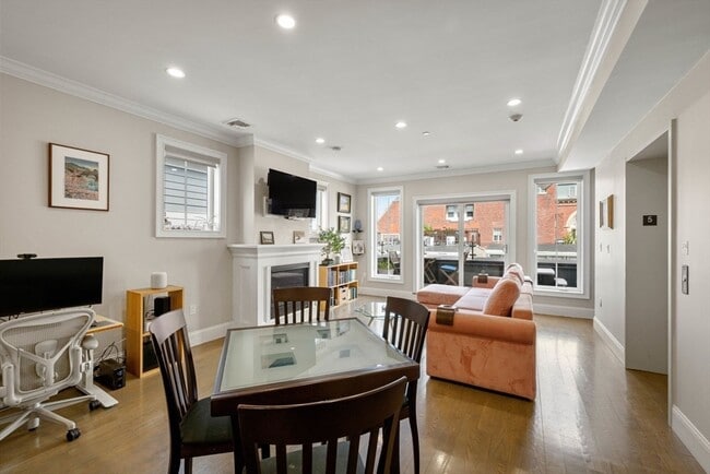 205 W 8th St in Boston, MA - Building Photo - Building Photo