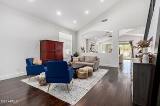 6531 W Tether Trail, Unit A-220 in Phoenix, AZ - Building Photo - Building Photo
