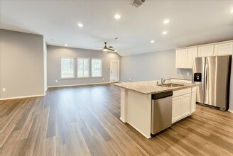 3002 Titus in New Caney, TX - Building Photo - Building Photo