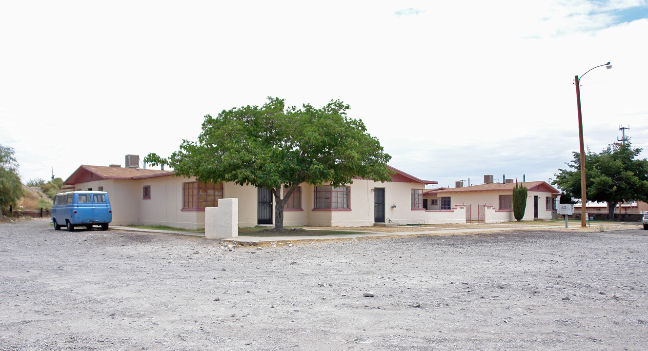 3903-3917 Leeds Ave in El Paso, TX - Building Photo