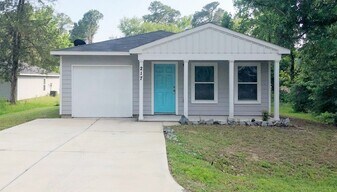 217 Cherry Tree in Livingston, TX - Building Photo