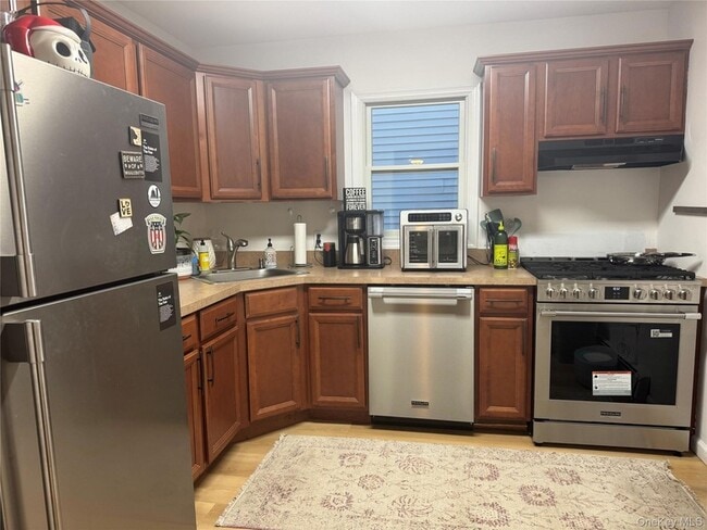 542 E Pine St, Unit Main in Long Beach, NY - Foto de edificio - Building Photo