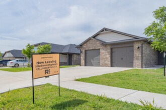 Chisholm Creek in Oklahoma City, OK - Building Photo - Building Photo