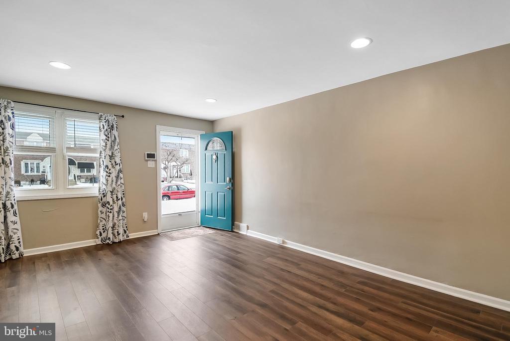 807 Surrey Ln in Glenolden, PA - Building Photo