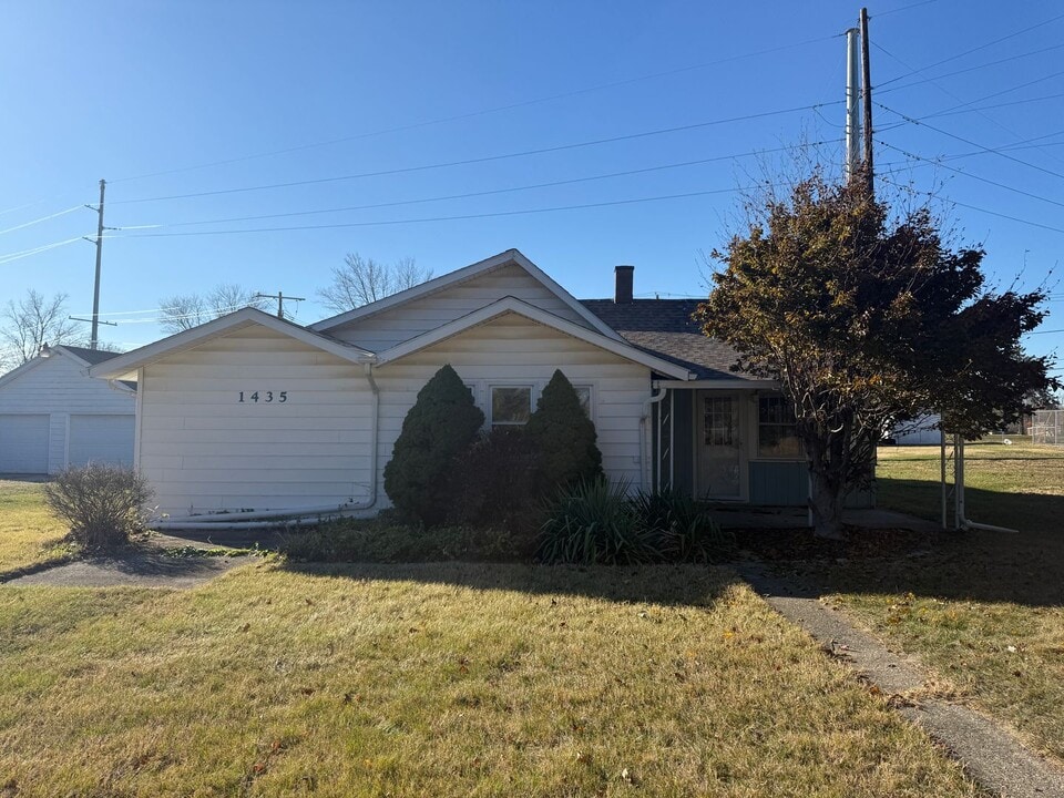 1435 Viola Ave in Fort Wayne, IN - Building Photo