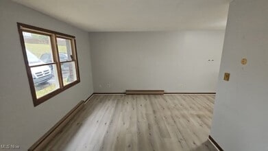 31 1/2 Elm St in Struthers, OH - Building Photo - Building Photo