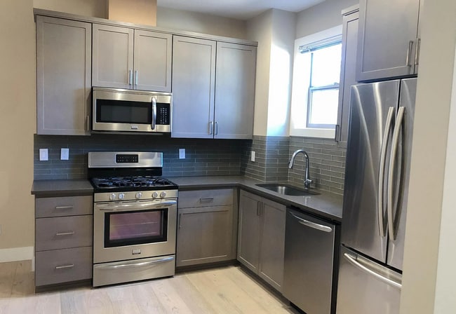7910 SW Capitol Hill Rd, Unit 12 in Portland, OR - Building Photo - Building Photo