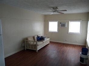 205 52nd Ave Dr W in Bradenton, FL - Building Photo - Building Photo