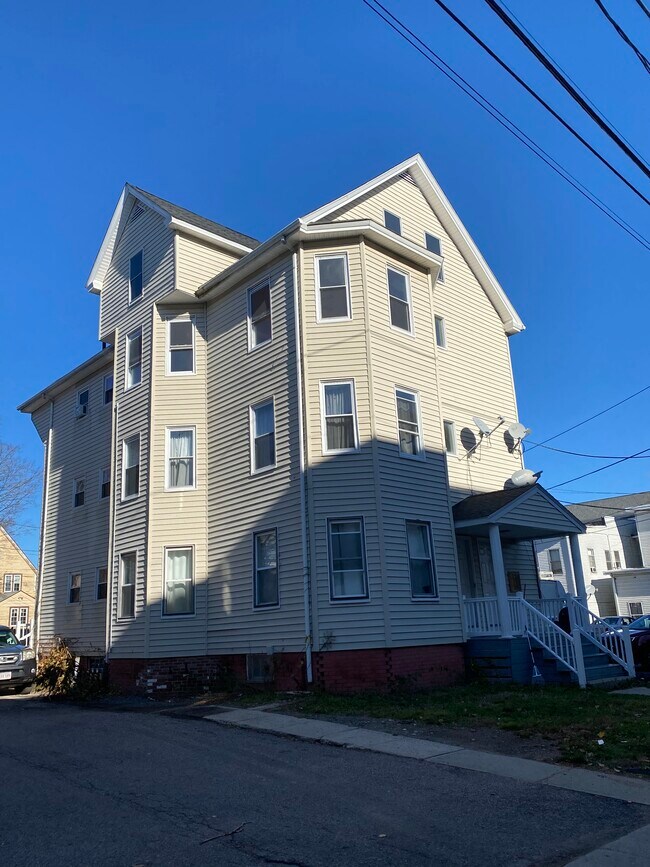 11 High St Rentals in North Attleboro, MA