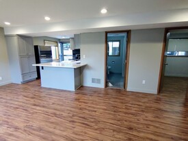 3344 NE 144th Ave, Unit Apartment #B in Portland, OR - Building Photo