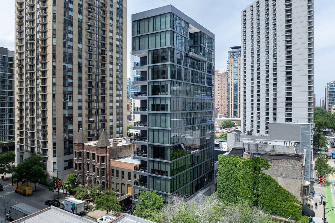 56 W Huron St in Chicago, IL - Building Photo