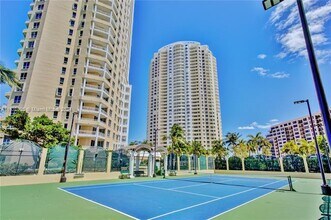 808 Brickell Key Dr, Unit 3507 in Miami, FL - Foto de edificio - Building Photo