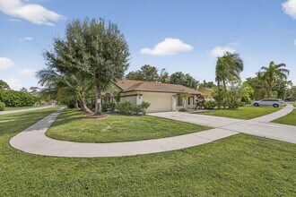 798 Blueberry Dr in Wellington, FL - Building Photo - Building Photo